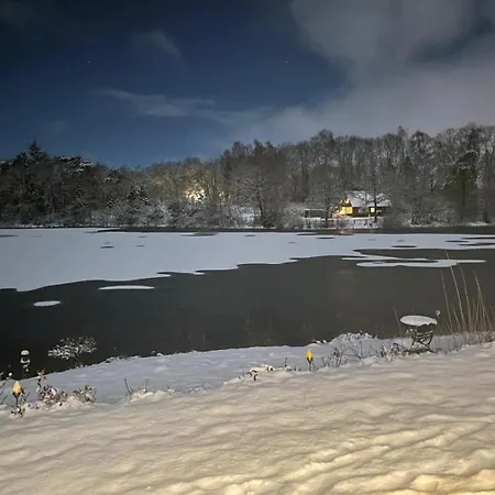 Idyllic Lakeside Casa vacanze Bockhorn (Lower-Saxony)